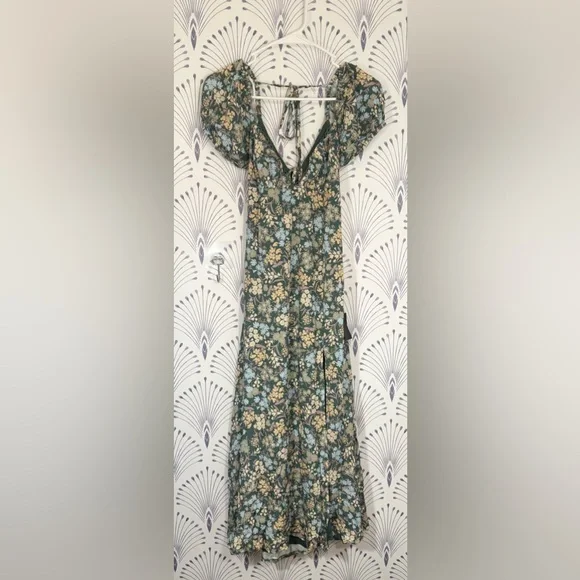 Lulu's Green and White Ruffled Tiered Sundress women’s size medium NWT - Picture 2 of 8